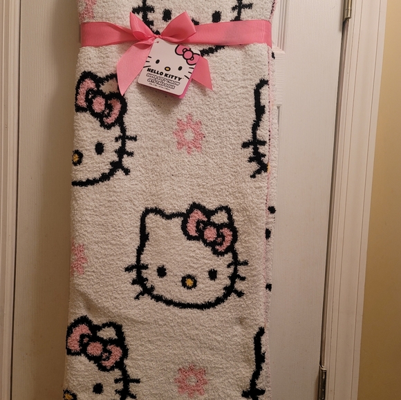 Hello Kitty Spring  Throw Blanket Pink Flowers New Super Soft 50x70 - Picture 2 of 6